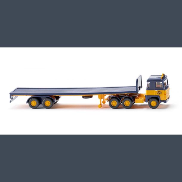 Scania mit Flachpritschenauflieger