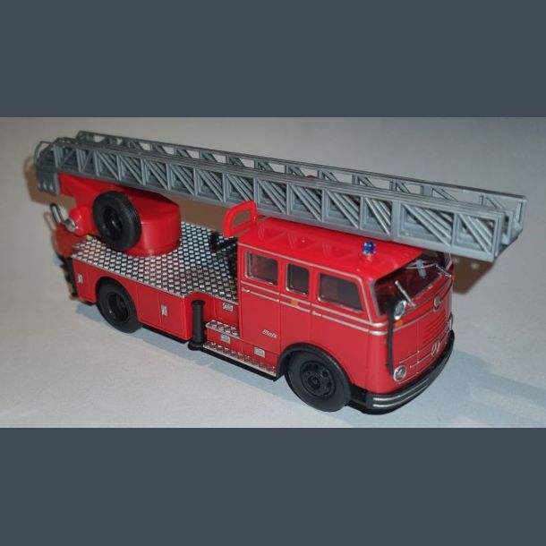 Drehleiterfahrzeug LP329 DL30/Metz