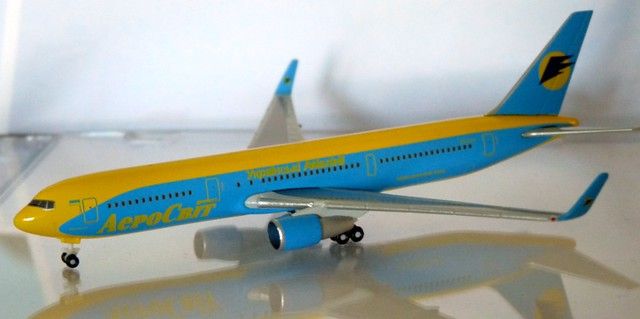 AeroSvit Airline - Boeing 767-300 (Metal 1/500) - 1:500 - HobbyPlastik.dk