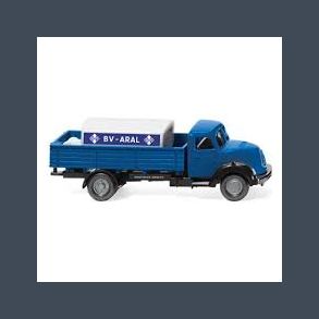 Pritschen-Lkw mit Aufsatztank 