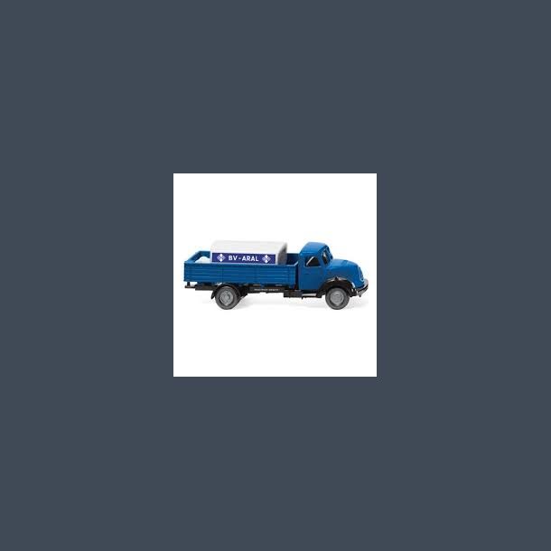 Pritschen-Lkw mit Aufsatztank 