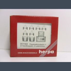 Feuerwehrzubeh�r II (6 Handhaspeln, 2 Leiterk�rbe)